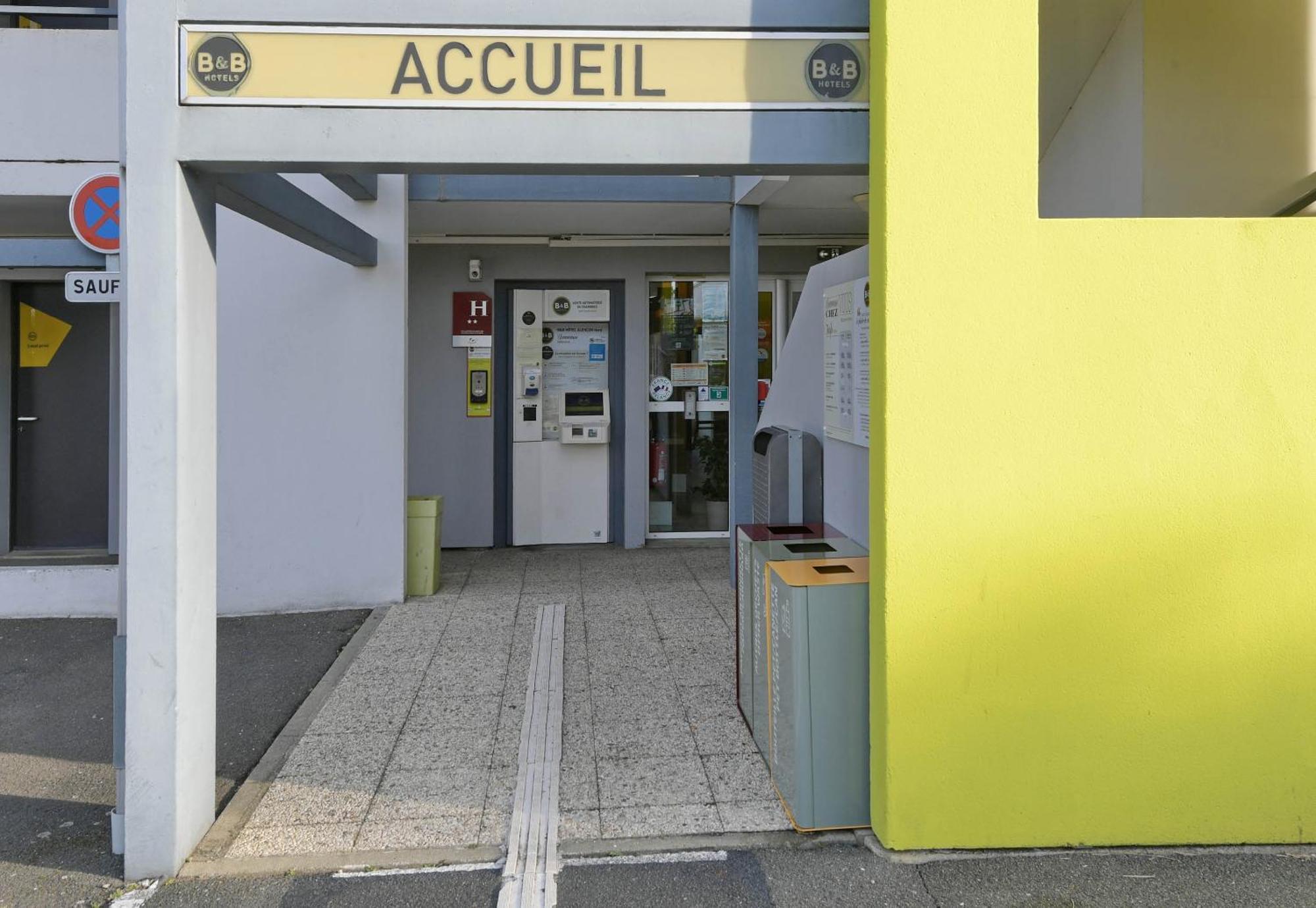 B&B HOTEL Alencon Nord Exterior foto